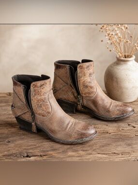 Ella size 9 1/2 tan boots